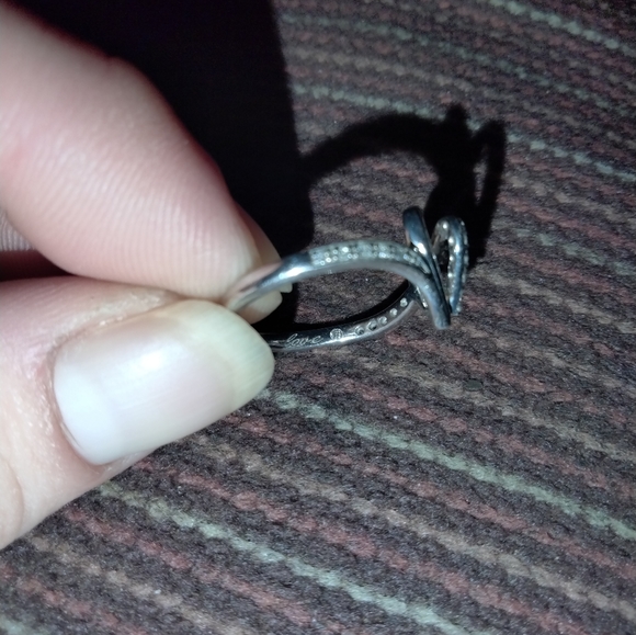 Size 7 floating heart diamond ring - Picture 3 of 3